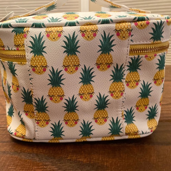 Good Vibes Only Pineapple Cosmetic Carrying Case With Handle - Picture 7 of 12